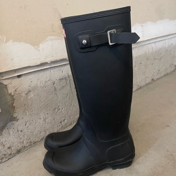 MATTE BLACK HUNTER BOOTS BRAND NEW - Picture 3 of 4